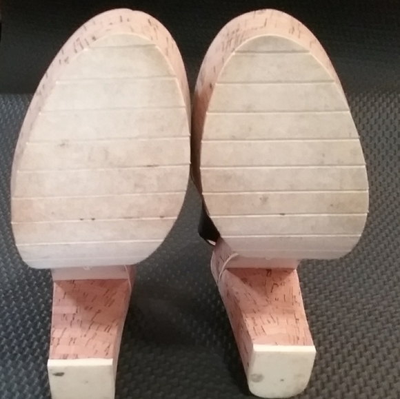 Calvin Klein Patent leather Velcro strap 5 in heel - Picture 8 of 8